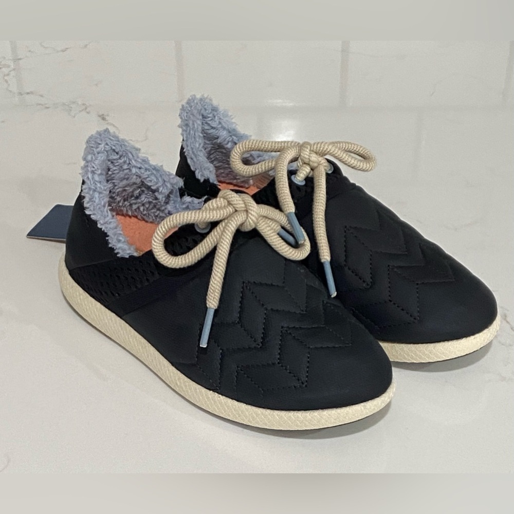 OluKai Mahiki Sherpa Lined Slip-On Black Shoes Women's Size 6 NWT